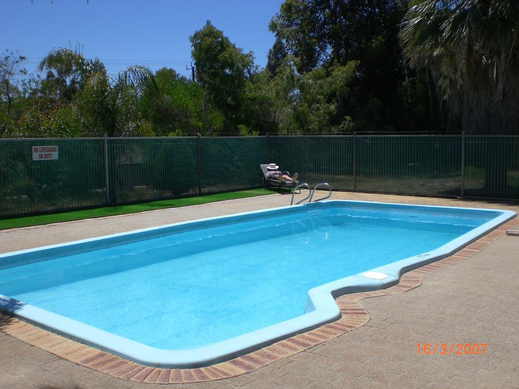 Pinjarra Caravan Park And Cabins Buitenkant foto