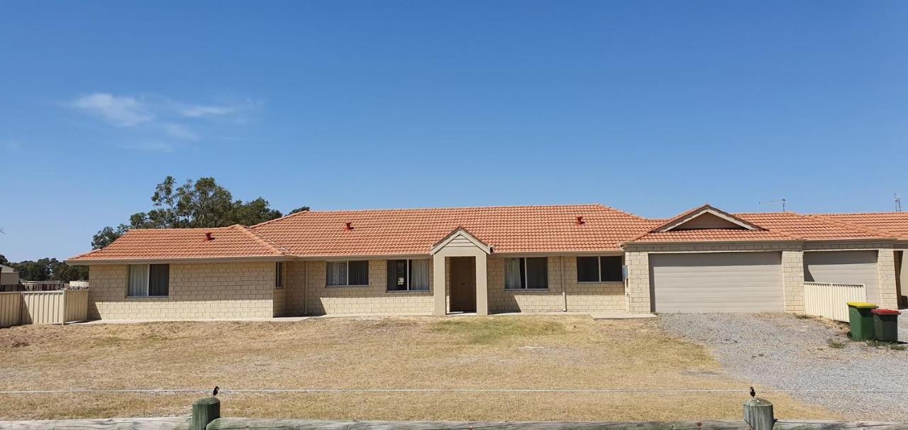 Pinjarra Caravan Park And Cabins Buitenkant foto